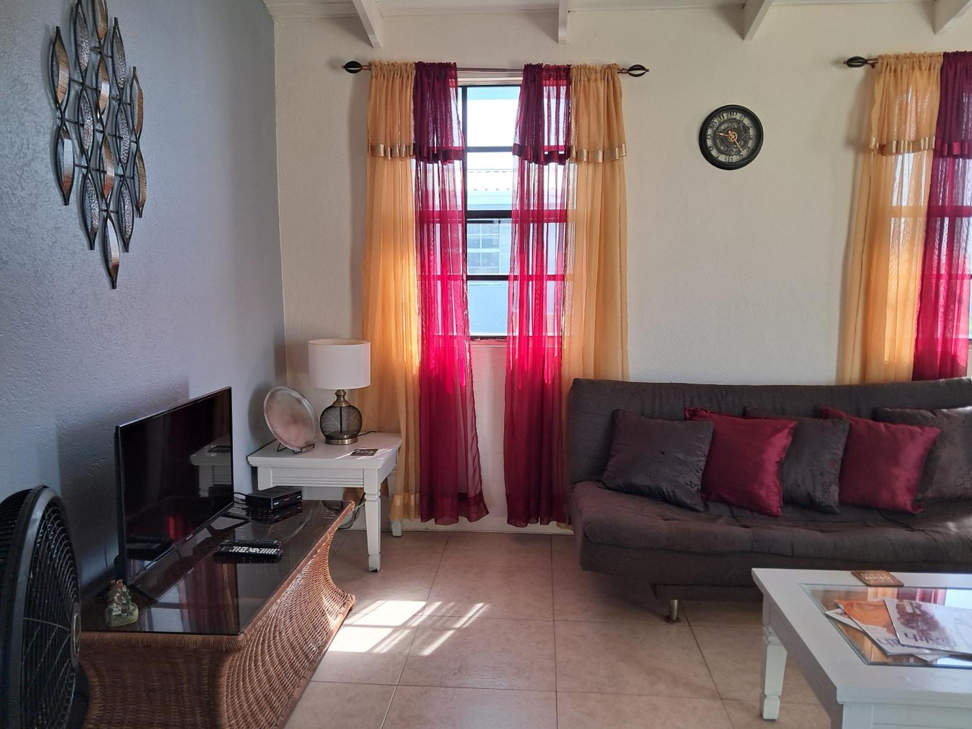 Michand Guest Apartments- Cozy One Or Two Bedroom- 5 Walk Minutes From Airport 10 Mins Drive To Oistins Or Beach Крайст-Черч Экстерьер фото