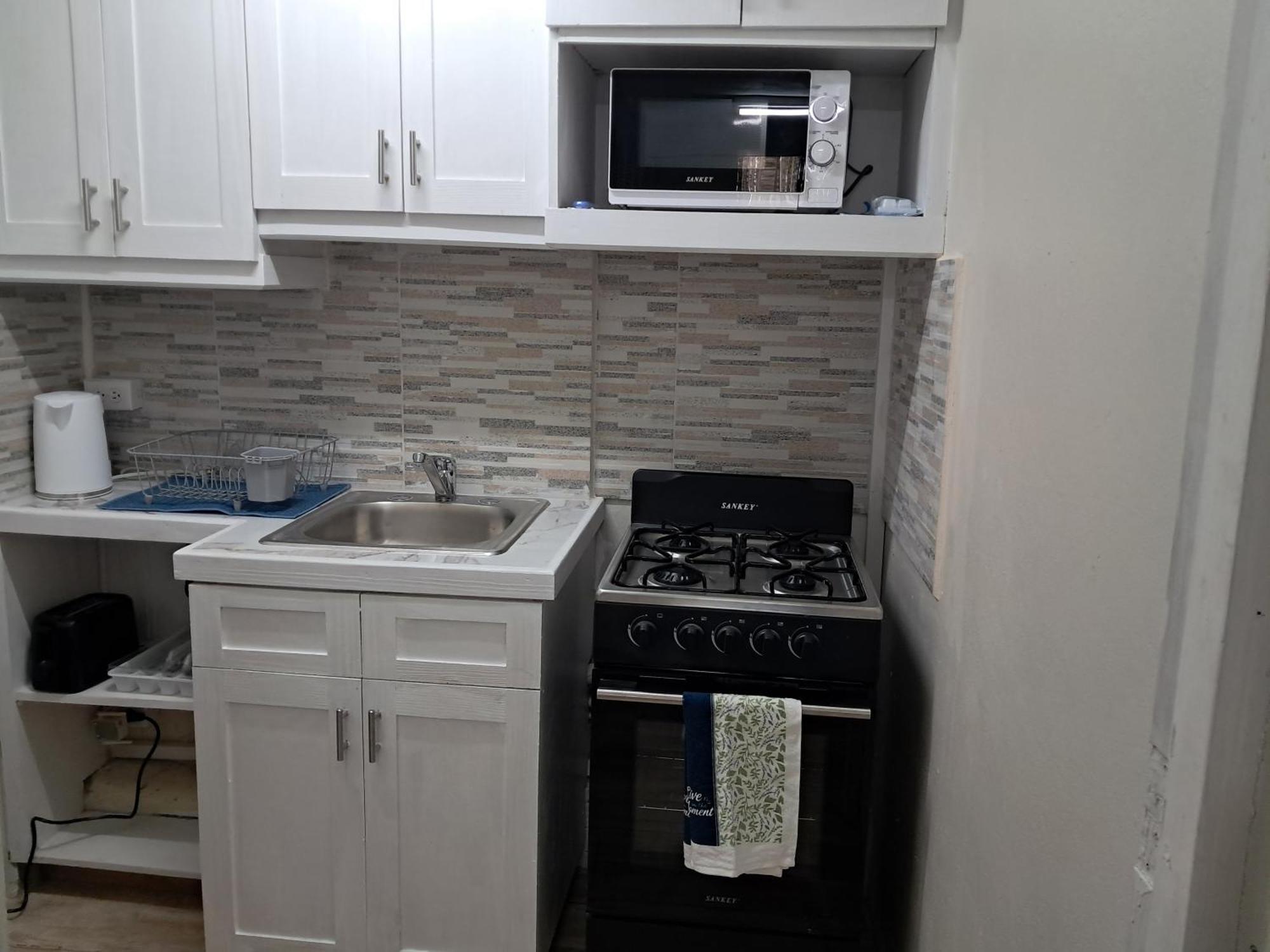 Michand Guest Apartments- Cozy One Or Two Bedroom- 5 Walk Minutes From Airport 10 Mins Drive To Oistins Or Beach Крайст-Черч Экстерьер фото