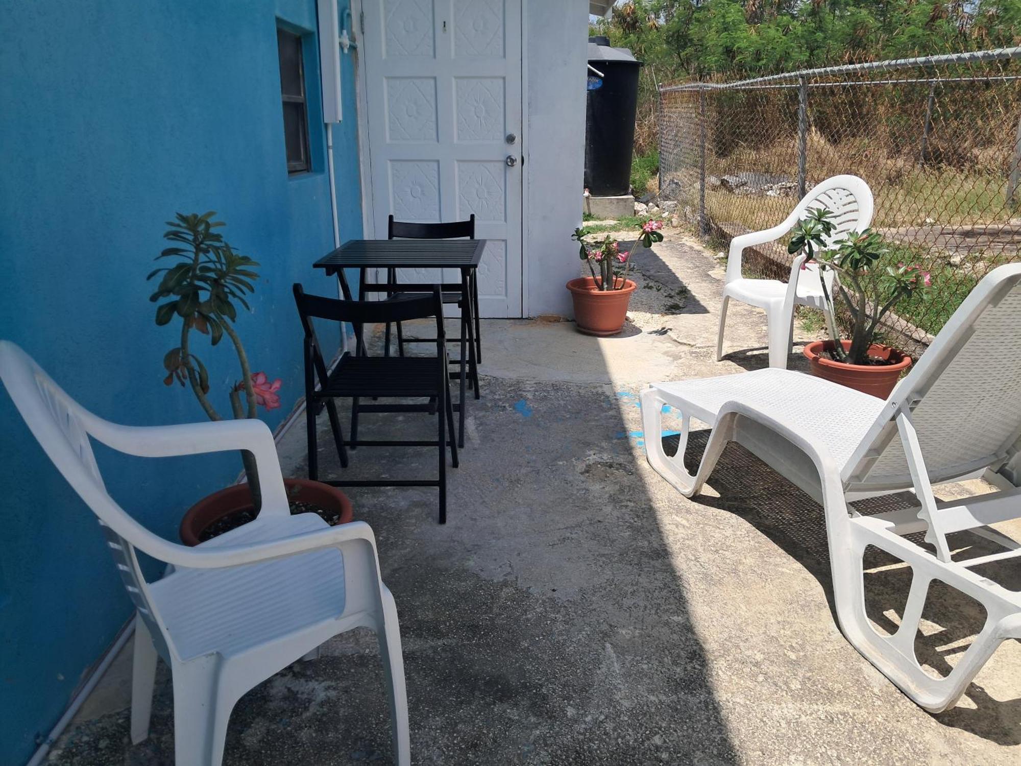 Michand Guest Apartments- Cozy One Or Two Bedroom- 5 Walk Minutes From Airport 10 Mins Drive To Oistins Or Beach Крайст-Черч Экстерьер фото
